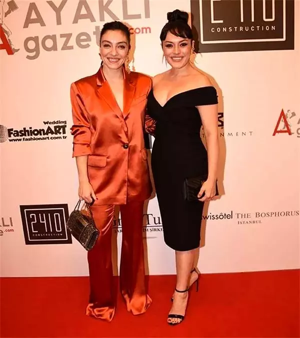 Ayaklı Gazete TV Yıldızları Ödül Töreni'nde pişti oldular!