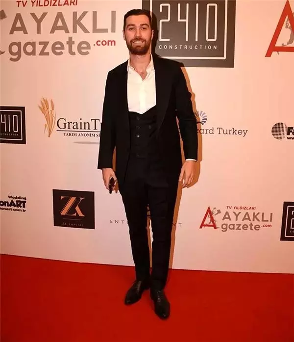 Ayaklı Gazete TV Yıldızları Ödül Töreni'nde pişti oldular!