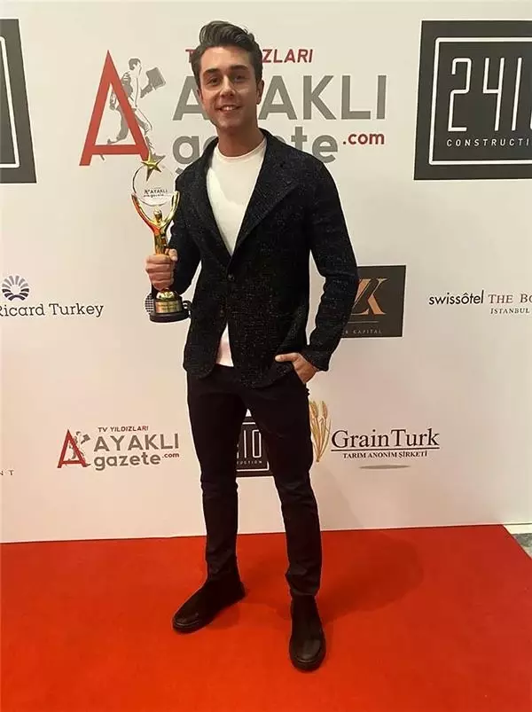 Ayaklı Gazete TV Yıldızları Ödül Töreni'nde pişti oldular!