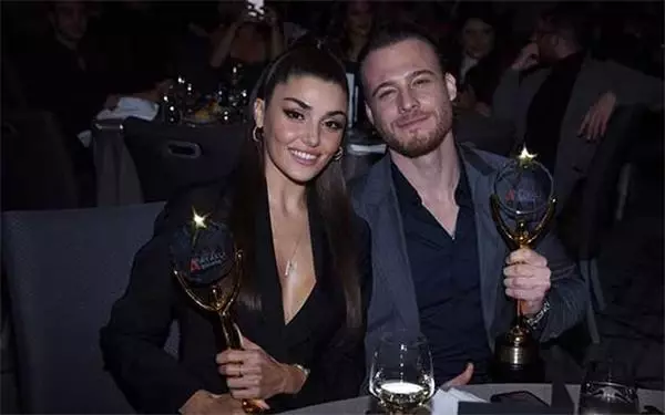 Ayaklı Gazete TV Yıldızları Ödül Töreni'nde pişti oldular!