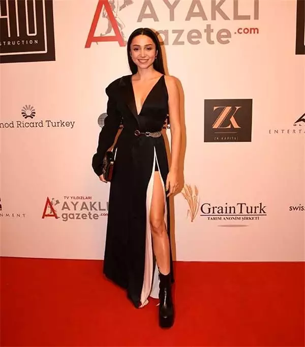 Ayaklı Gazete TV Yıldızları Ödül Töreni'nde pişti oldular!