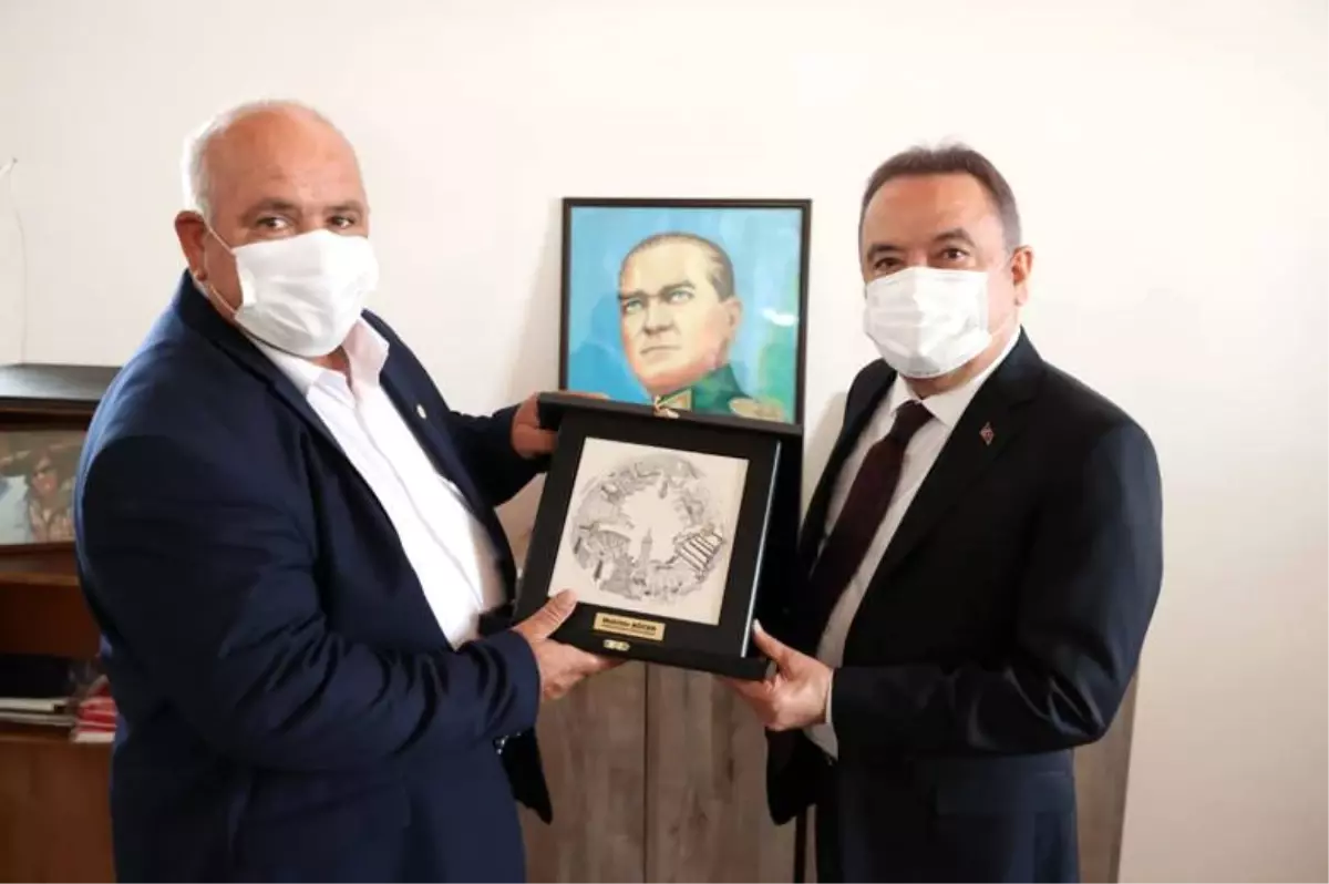 Başkan Böcek'in de yer aldığı büyükşehir belediye başkanları heyetinin KKTC temasları sürüyor