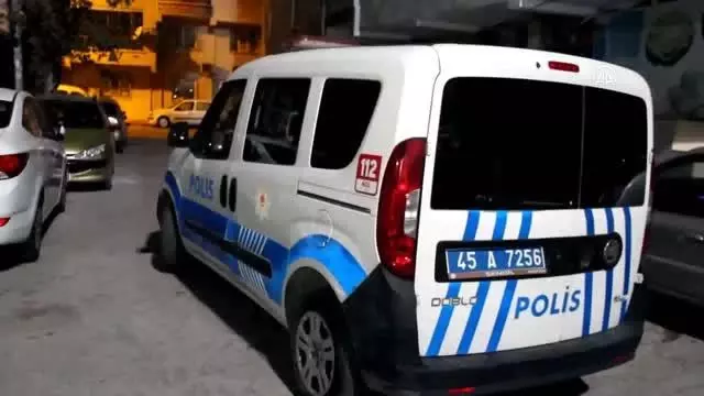 Bir kişi, telefonunu almak isteyen bıçaklı gaspçıyı ruhsatsız silahıyla yaraladı