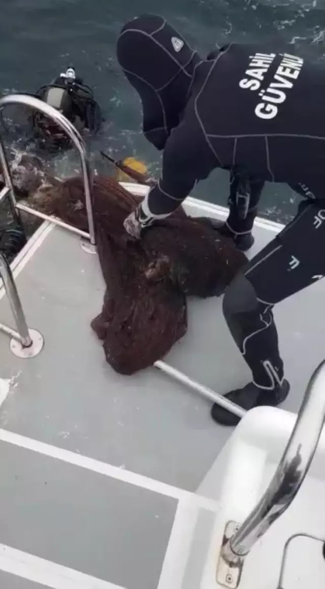 ÇANAKKALE BOĞAZI'NDAN 250 KİLO HAYALET AĞ TEMİZLENDİ
