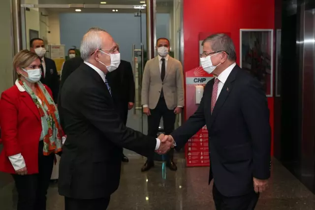 CHP Genel Başkanı Kılıçdaroğlu, Gelecek Partisi Genel Başkanı Davutoğlu ile bir araya geldi