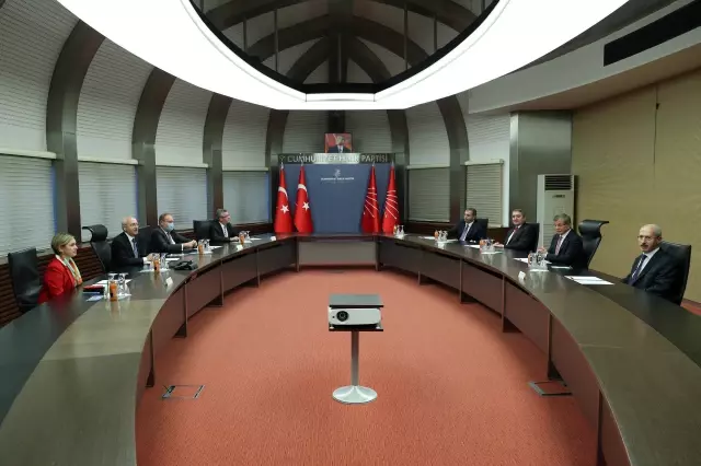 CHP Genel Başkanı Kılıçdaroğlu, Gelecek Partisi Genel Başkanı Davutoğlu ile bir araya geldi