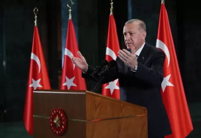 Cumhurbaşkanı Erdoğan: Yürüttükleri görev bir kariyer mesleği olarak tamamlanacak öğretmenlerimize, başta 3600 ek gösterge, sağlayacağımız yeni...