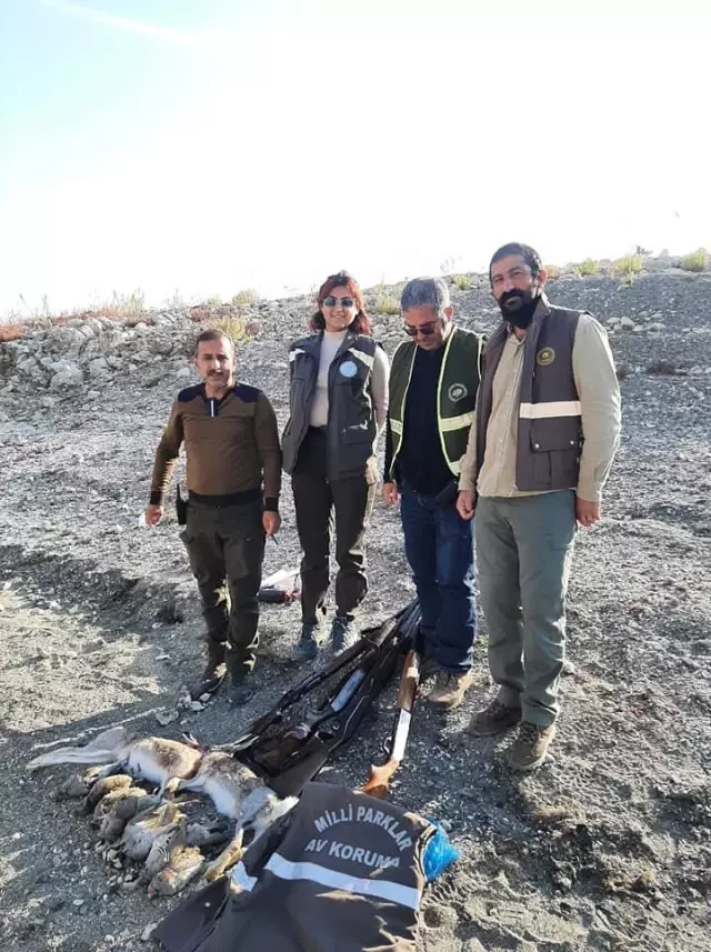Tunceli'de kaçak keklik ve tavşan avlayan 5 kişiye ceza kesildi