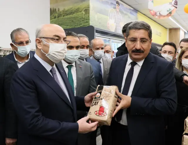 Türkiye Tarım Kredi Kooperatif Market'in 563'ncü şubesi İzmir'de açıldı