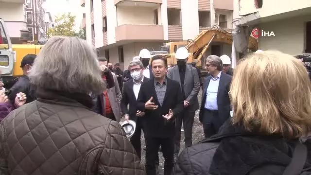 Tuzla'da deprem riski taşıyan 63 daireli site yıkıldı