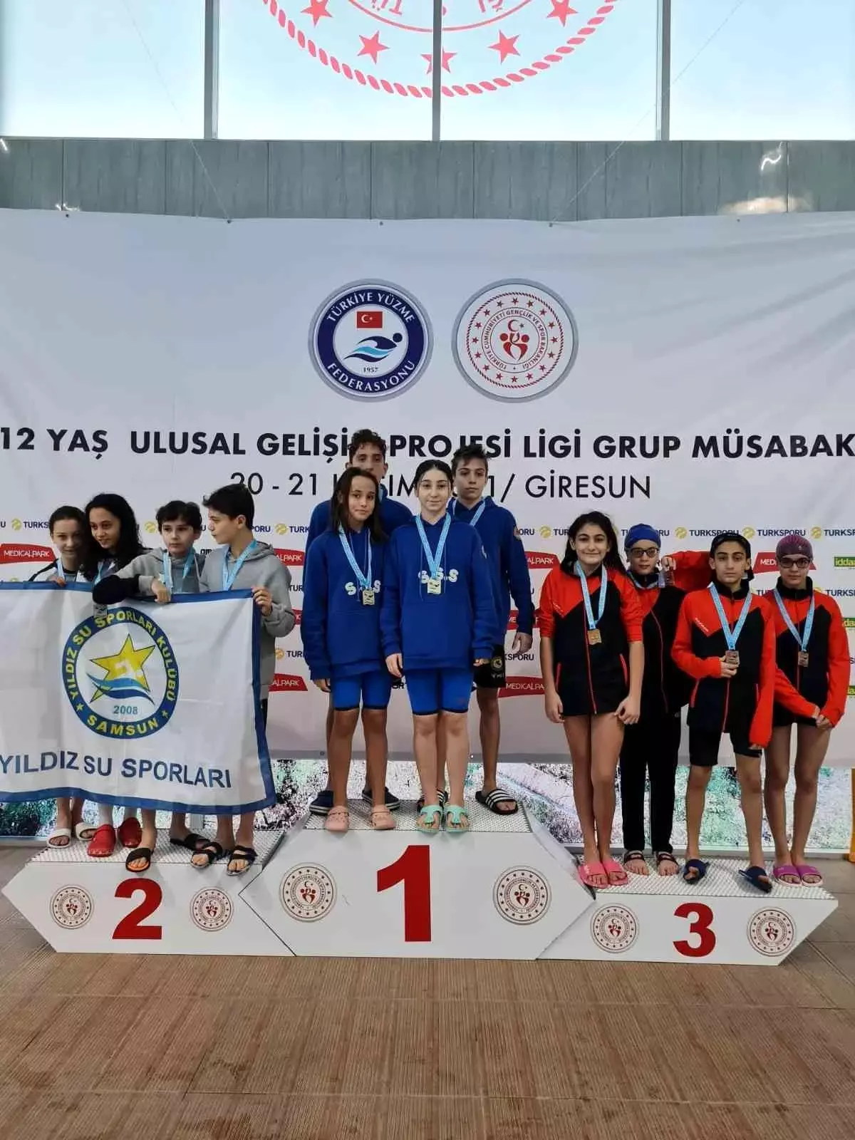 Yüzmede bronz madalyalar Erzurum'a