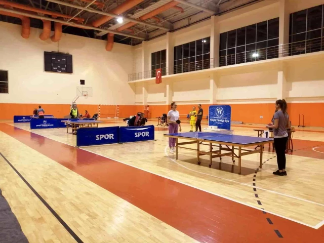 Akçakoca'da 24 Kasım Masa Tenisi turnuvası yapıldı