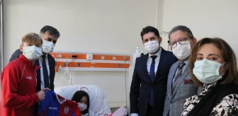Son dakika haberi... Altınordu Futbol Akademisi sporcuları diyaliz tedavisi gören çocukları ziyaret etti