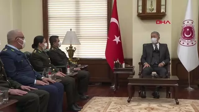 Bakan Akar, askeri öğretmenlerle bir araya geldi