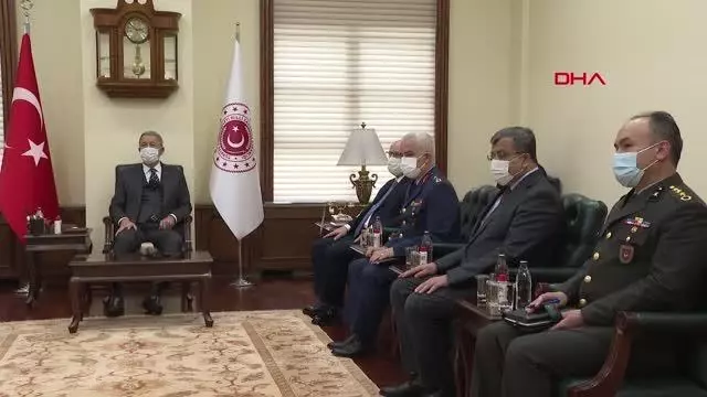 Bakan Akar, askeri öğretmenlerle bir araya geldi