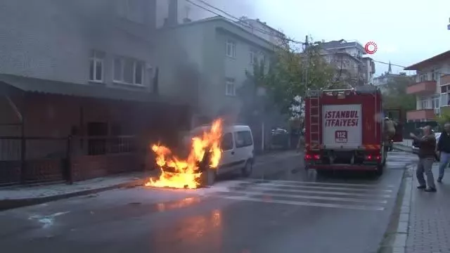 Duran araçların yangın tüpleri çalışmadı Kartal'da seyir halinde olan otomobil alev alev yandı