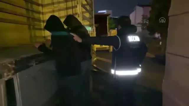 İstanbul ve Antalya'da 17.6 ton kaçak nargile tütünü ele geçirildi