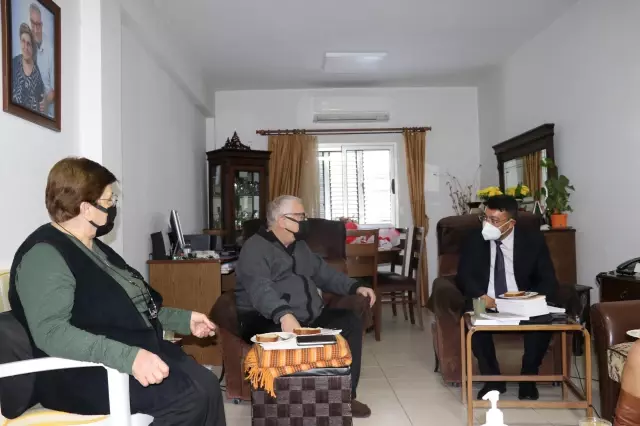 KKTC'deki öğretmenler Öğretmenler Günü dolayısıyla emekli meslektaşlarını ziyaret etti