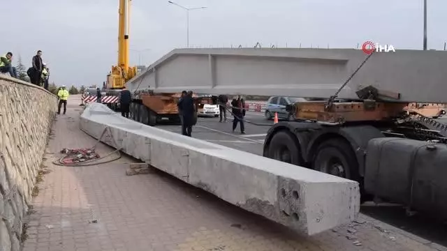 Malatya'da yola düşen dev makas trafiği felç etti