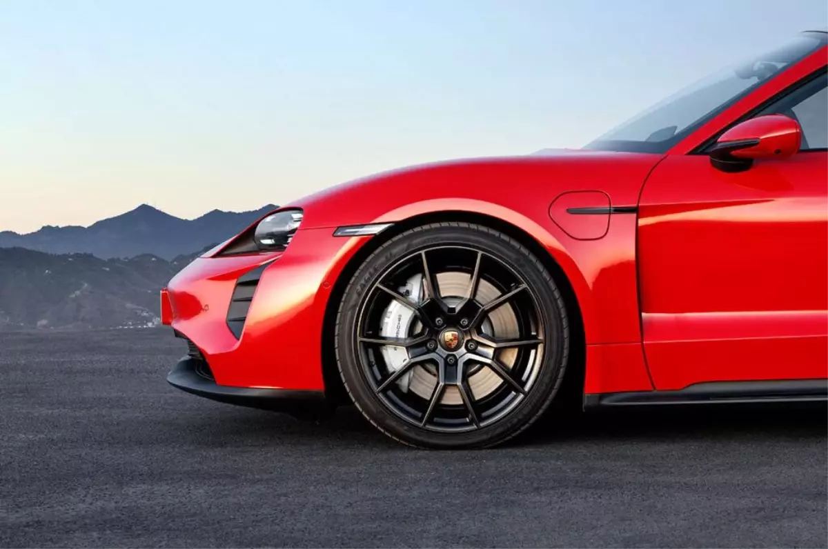 Porsche Taycan ailesi genişliyor