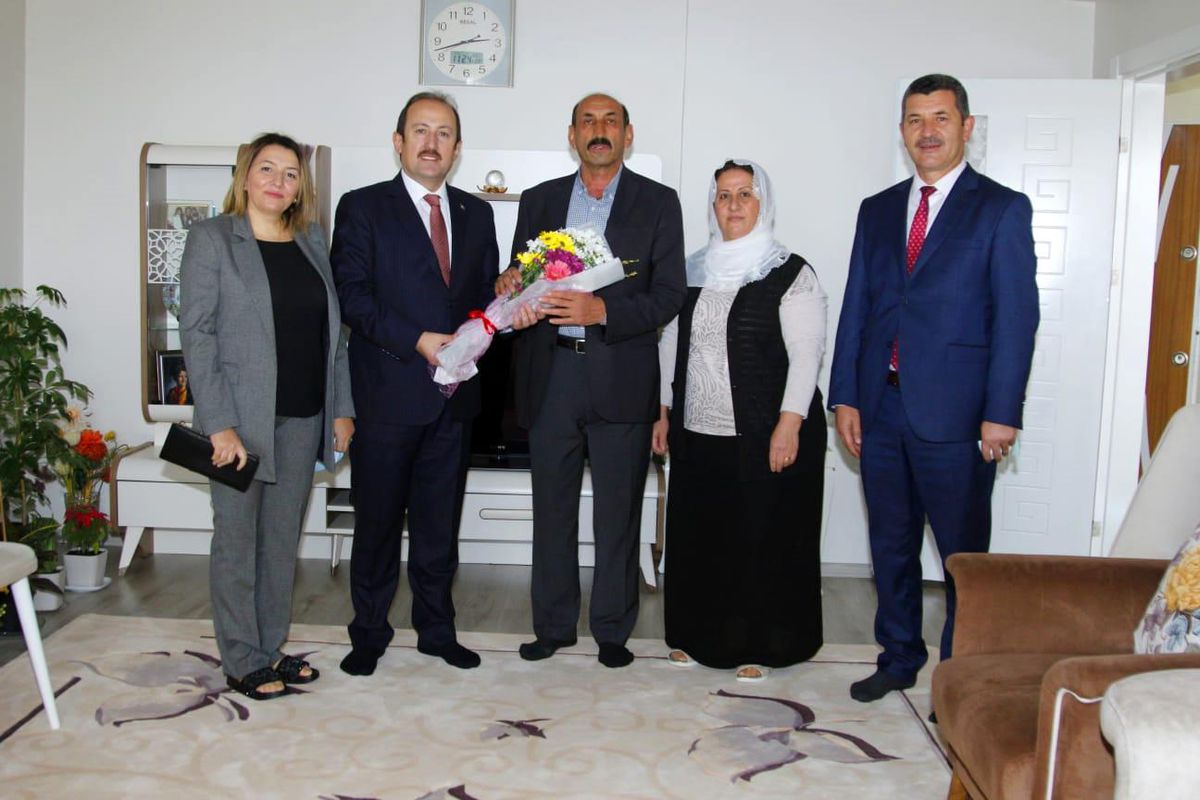 VALİ ALİ HAMZA PEHLİVAN ve EŞİ YILDIZ PEHLİVAN HANIMEFENDİ, 24 KASIM ÖĞRETMENLER GÜNÜ VESİLESİYLE ÖĞRETMENLERİMİZE ZİYARETTE BULUNDU