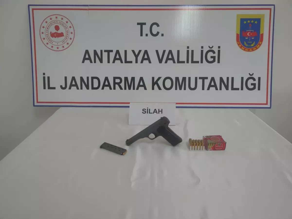 Son dakika haber: Antalya'da ruhsatsız silah ve fişek ele geçirildi