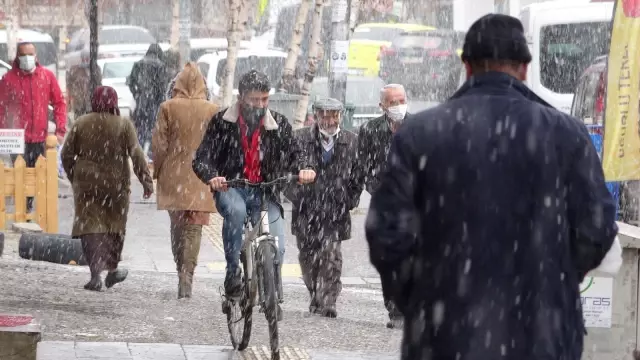 Ardahan kar yağışıyla beyaza büründü