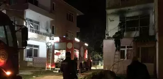 Ev yangını mahalleliyi korkuttu