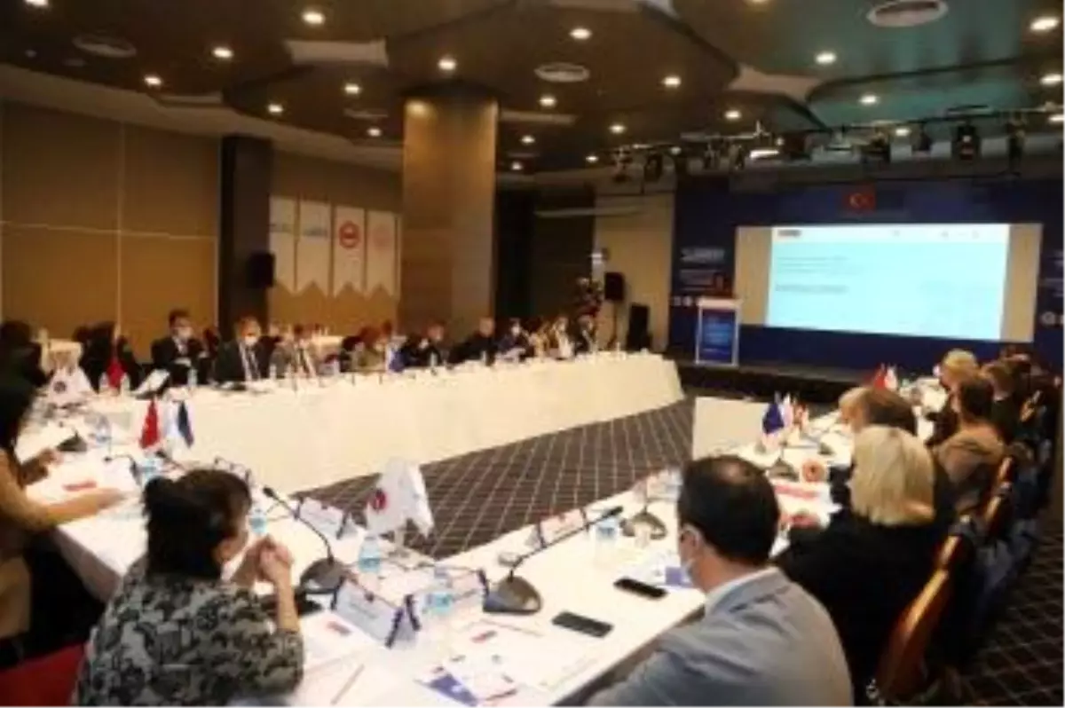 KADIN-ERKEK EŞİTLİĞİ ÇALIŞMALARI SEMİNERDE ANLATILDI