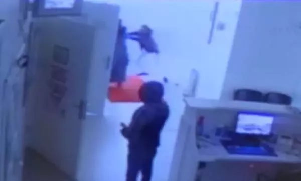 'Kilo vermelisin' diyen doktora bıçaklı saldırı
