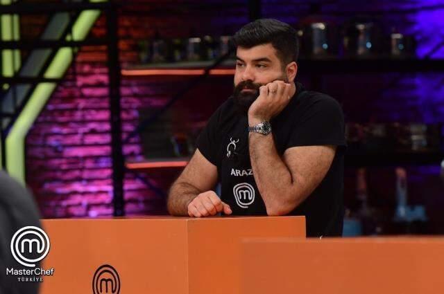 MasterChef yarışmacısı Araz Aknam'ın eşi ünlü voleybolcu Ece Alıcı çıktı