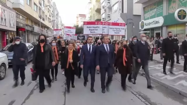 Söke'de kadına yönelik şiddete karşı yürüyüş düzenlendi