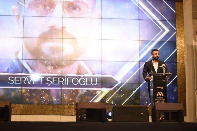 Uraw Kozmetik'in yeni yüzü Özge Ulusoy oldu