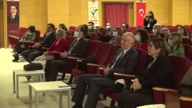 Akademisyen ve öğrenciler yanan ormanlık alanlara fidan dikti
