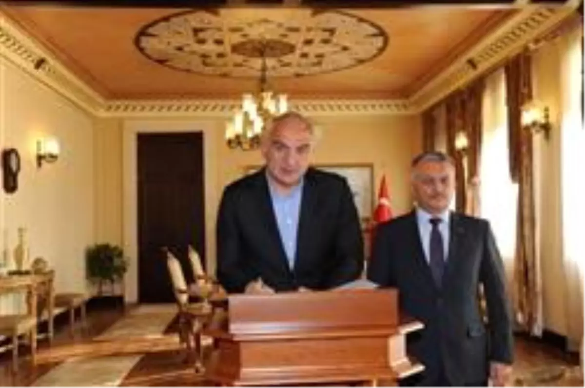 BAKAN MEHMET NURİ ERSOY ANTALYA'DA TURİZM SEKTÖRÜ TEMSİLCİLERİYLE BİR ARAYA GELDİ