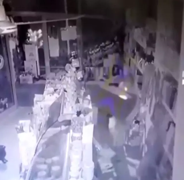 Batman'da hırsız, sigaraları kasasıyla birlikte çaldı
