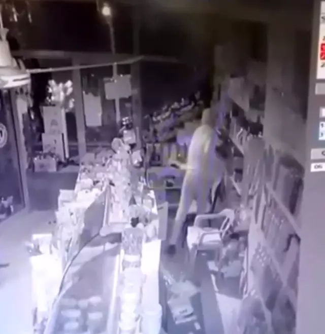 Batman'da hırsız, sigaraları kasasıyla birlikte çaldı