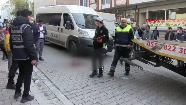 ESENYURT'TA KÜÇÜK ÇOCUK OKUL SERVİSİNİN ALTINDA KALDI