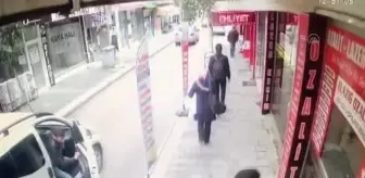Acil Servis: Güvenlik kamerasına yansıyan silah saldırıda kedi de kurşunların hedefi oldu Acil Servis: Güvenlik kamerasına yansıyan silah saldırıda kedi de kurşunların hedefi oldu