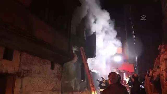 İki katlı boş binada çıkan yangın büyümeden söndürüldü