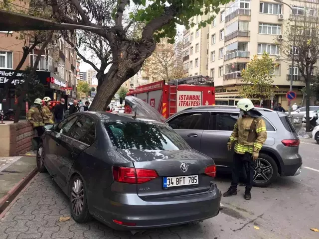 Kadıköy'de sürücü fren yerine gaza bastı, ortalık savaş alanına döndü