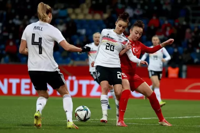 Kadın A Milli Takımı, Almanya'ya 8-0 mağlup oldu