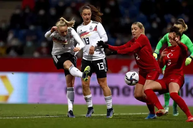 Kadın A Milli Takımı, Almanya'ya 8-0 mağlup oldu