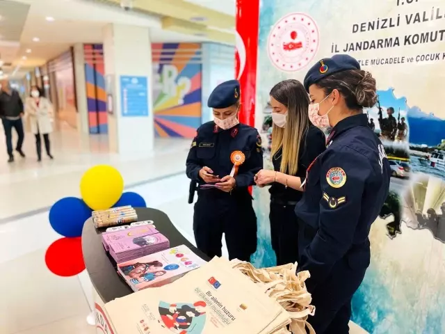 Kadın astsubaylar kadına yönelik şiddet için stant açtı