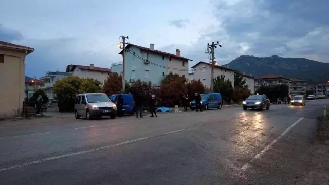 Namaz çıkışı yol kenarında ölü bulundu