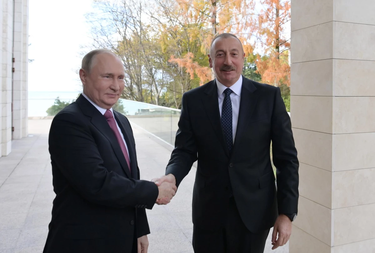 Putin ve Aliyev Soçi'de bir araya geldi
