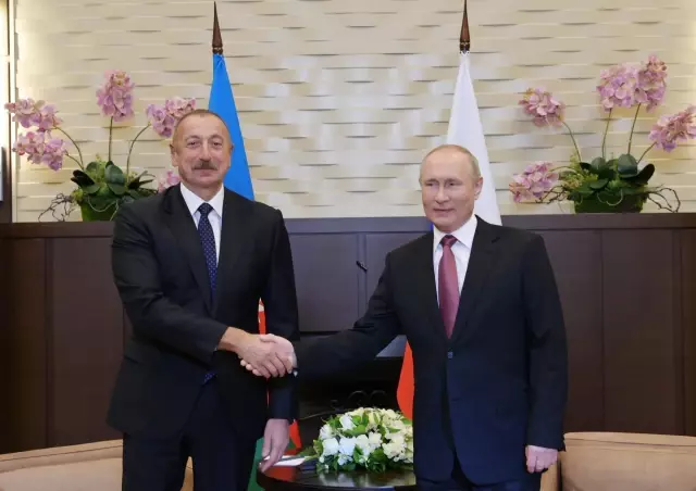 Putin ve Aliyev Soçi'de bir araya geldi