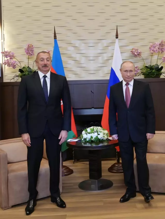 Putin ve Aliyev Soçi'de bir araya geldi