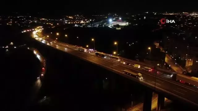 TEM'de iki tır çarpıştı, kilometrelerce uzunlukta kuyruk oluştu