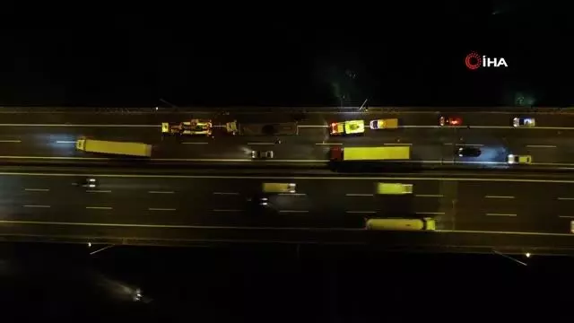 TEM'de iki tır çarpıştı, kilometrelerce uzunlukta kuyruk oluştu